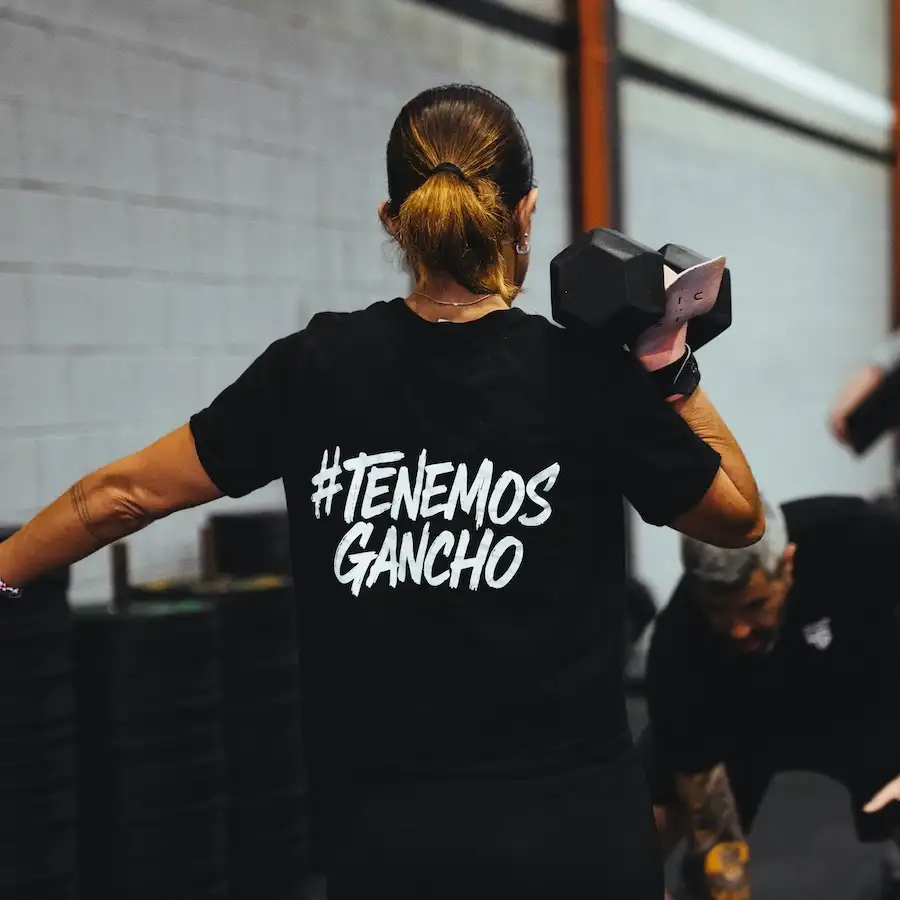 Atleta sonriente tras completar un entrenamiento en el centro de Montcada
